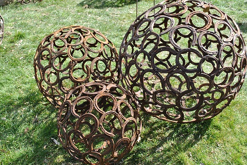 Horse_shoe_spheres_in_set_of_three